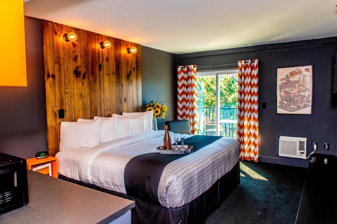 Uptown St Pete Hotel *